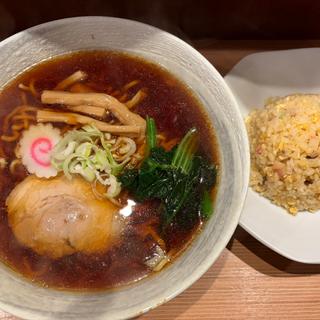 ラーメン半チャーハンセット