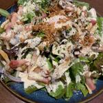 ベーコンときのこの温玉のせシーザーサラダ(ごはんとお酒 eight you)