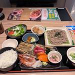 刺身盛り合わせと蕎麦御膳(北の味紀行と地酒 北海道 大宮店)