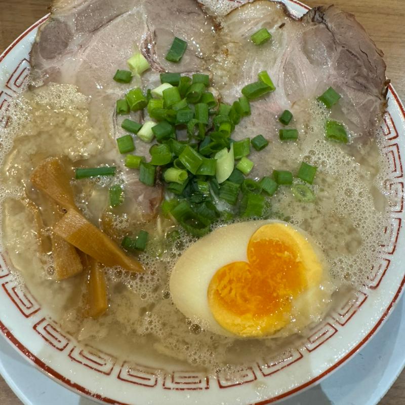 (豚骨ラーメン だるま大使 本店)