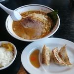 ハルピンラーメン餃子セット