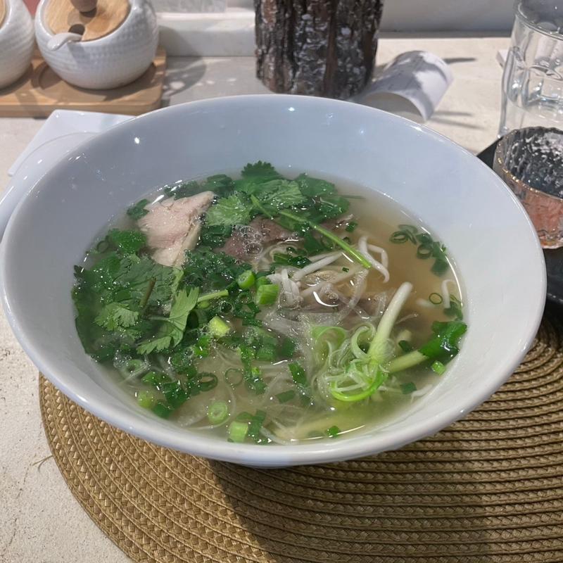 (フォーと生春巻きのお店 amio.)