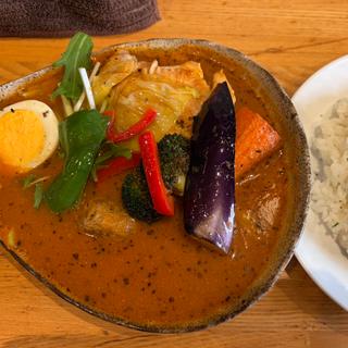 チキンと野菜と角煮のスープカレー