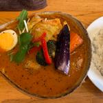 チキンと野菜と角煮のスープカレー(北海道料理 年輪)