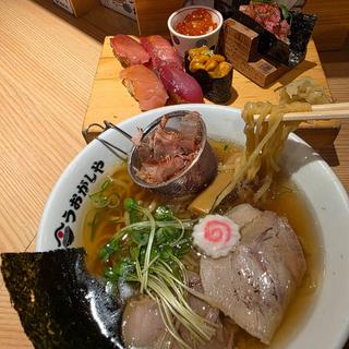 鰹節貝出汁ラーメン 握り鮨7貫セット(鮨とラーメン うおがしや)