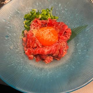 和牛炙りユッケ(焼肉しらふく)