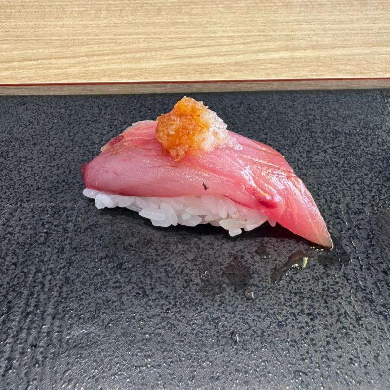 ブリの握り(鮓 くおん)