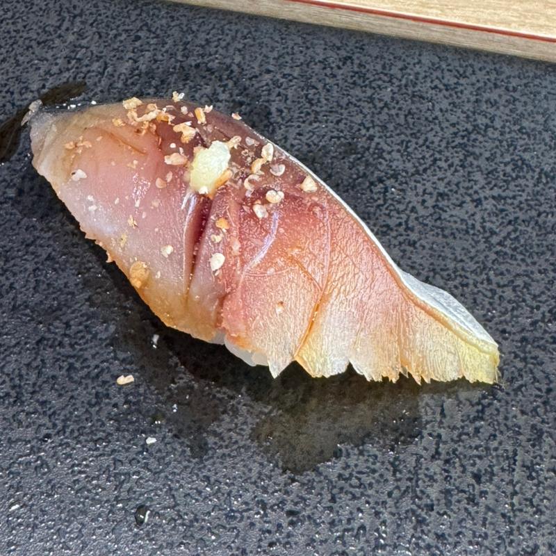 しめ鯖の握り(鮓 くおん)