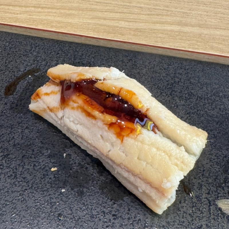 蒸しアナゴの握り(鮓 くおん)