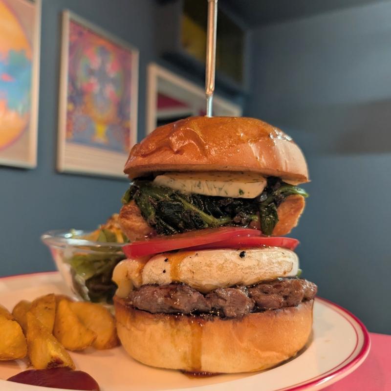 カマンベールとエスカルゴバターバーガー(S.B.DINER-KOBE （エスビーダイナー コウベ）)