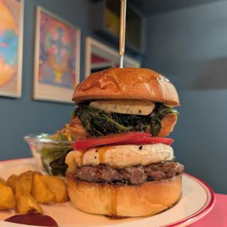 カマンベールとエスカルゴバターバーガー(S.B.DINER-KOBE （エスビーダイナー コウベ）)