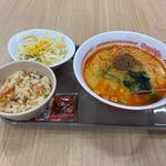 担々麺と五目サラダセット