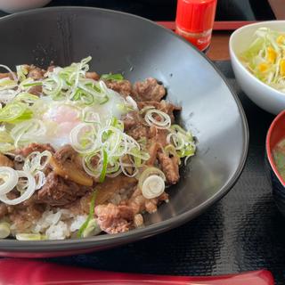 牛すじ丼(たなぽん食堂)
