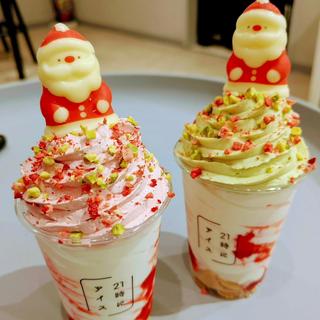 クリスマスソフト ストロベリー&ピスタチオ(21時にアイス 駒沢店)