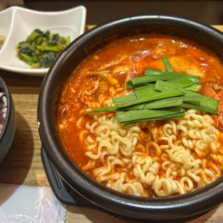 ラーメンスンドゥブ定食