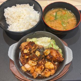 にんにく醤油の"揚げる"鶏テキ定食(松のや 中野坂上店)