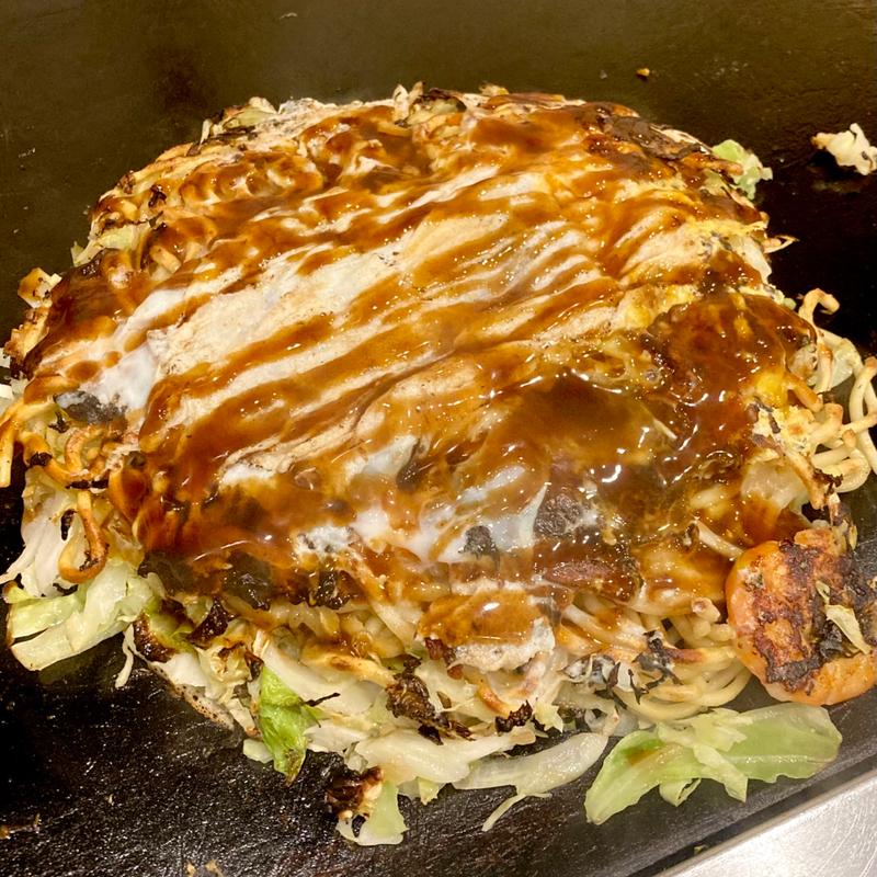 モダン焼き デラックス(そば､えび､イカ､豚入り)(お好み焼き松ちゃん)