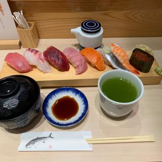 本日のおまかせ握り8貫(魚力海鮮寿司 イートーブ店)