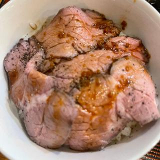 ローストビーフ丼(武州うどんあかね&みどりダイニング)