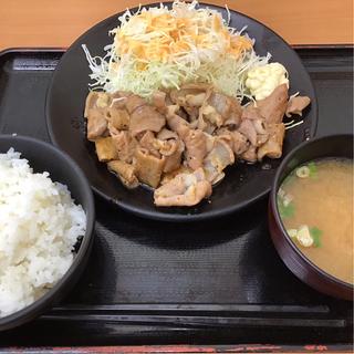 鶴巣ホルモン焼き定食(鶴巣パーキングエリア（下り線）テイクアウトコーナー)