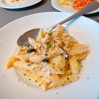 鶏ラグーのショートパスタ