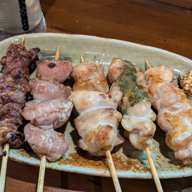 焼き鳥の盛り合わせ(鶏調べ)