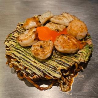 生麺モダン 海鮮スペシャル 卵黄追加(粉もん處 光圀)