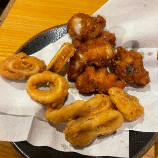 タコとイカの唐揚げ(武州うどんあかね&みどりダイニング)
