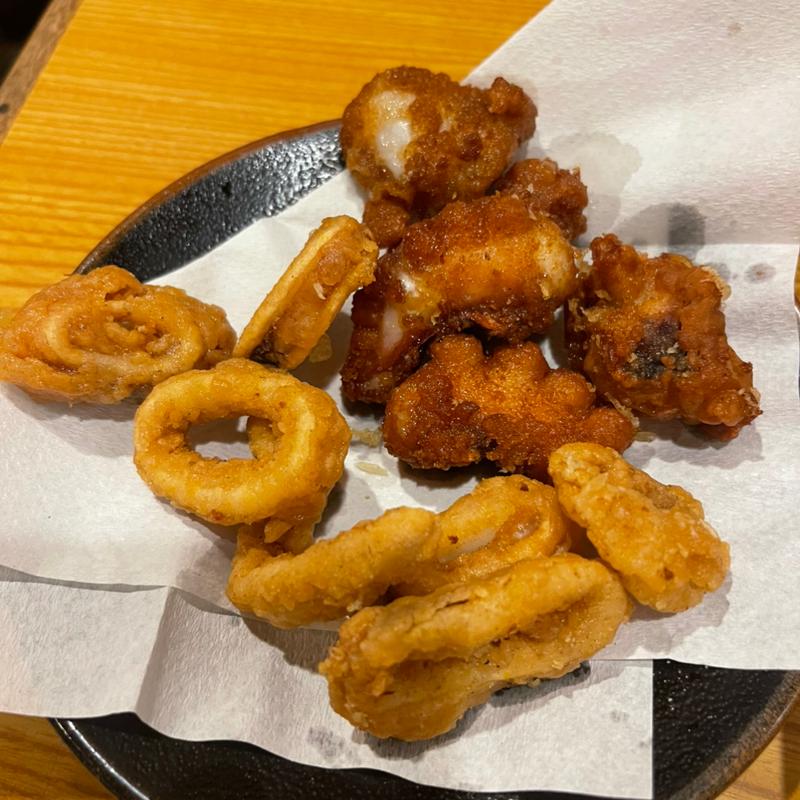 タコとイカの唐揚げ(武州うどんあかね&みどりダイニング)