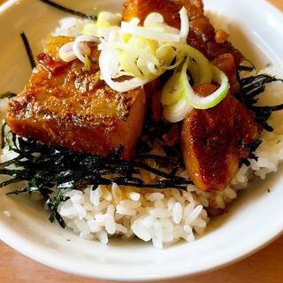 チャーシュー丼　玉子トッピング