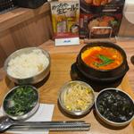 牛ホルモンスンドゥブ定食(スンドゥブ 中山豆腐店 秋葉原)