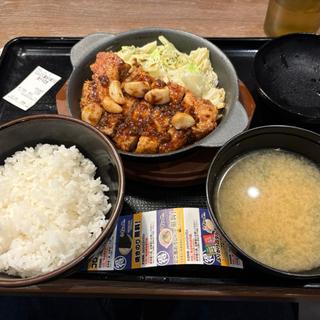 にんにく醤油の揚げる豚テキ定食(松のや 赤坂店(マイカリー食堂併設))