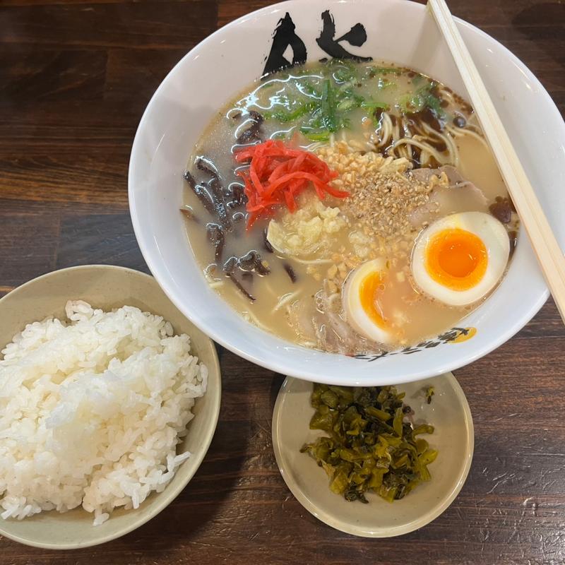 ニンニクコク味ラーメン　ご飯(博多ラーメン膳 けやき通り店)
