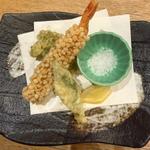 蒼波コース　海老あられ揚げと蓮根のあおさ揚げ 