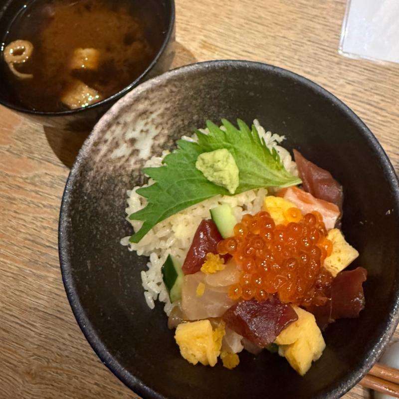 蒼波コース　海鮮ばらちらし鮨、赤出汁 (銀波 新宿東口店 （GINPA）)