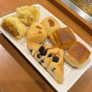 鉄板パン(鉄板酒場 とみろく)