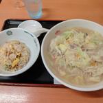 野菜たっぷりタンメン+半チャーハンセット(日高屋 蒲田東口店)