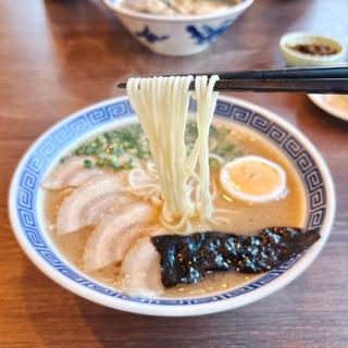 ラーメン(久留米豚骨ラーメン 三代目 沖食堂)