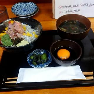 魚屋のまかない丼