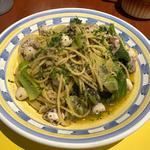 イタヤ貝小柱と鮮魚のオリーブアンチョビスパゲティ(タベルナ・パパ )