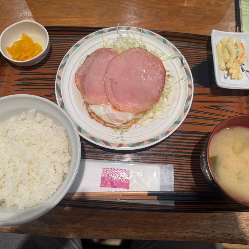 ハムエッグ定食(つるかめ食堂 歌舞伎町店)