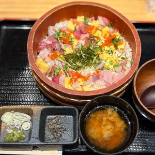 桶盛り海鮮がいな丼