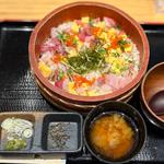桶盛り海鮮がいな丼(しまね料理とさばしゃぶの店 主水有楽町店)