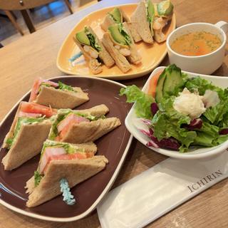 イチリンBLT サンド &海老とアボカドのサンド