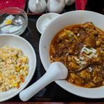 麻婆麺と半チャーハンセット(四川天府)