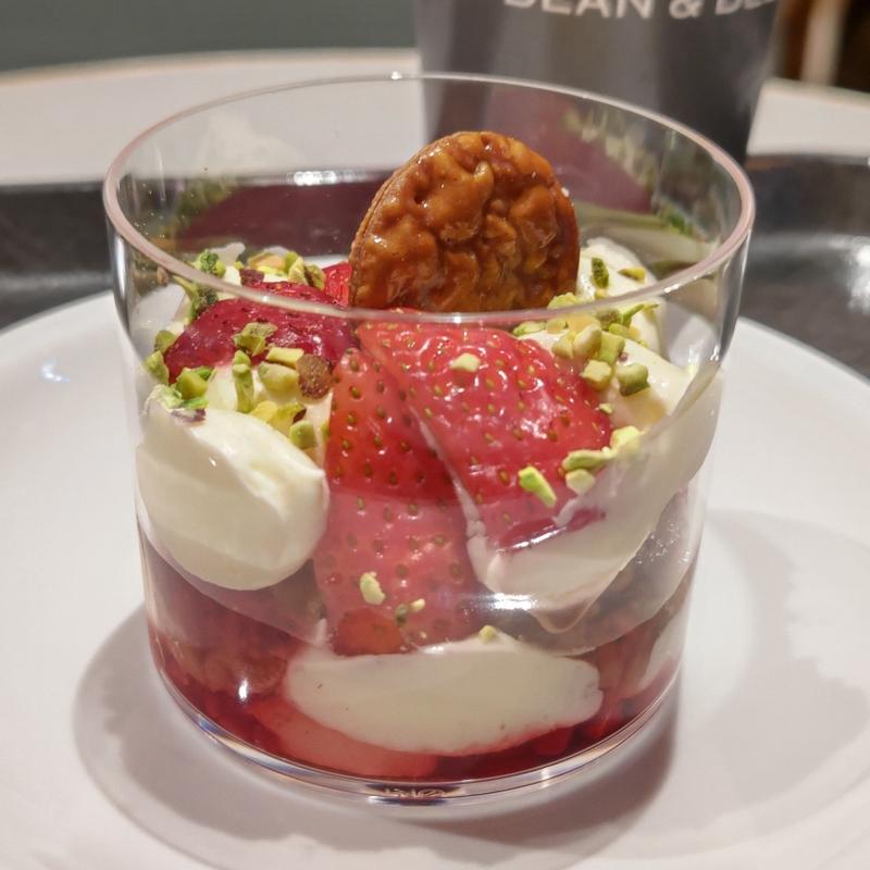 苺のミルフィーユプディング(DEAN & DELUCA カフェ コレットマーレみなとみらい)
