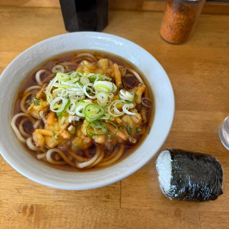 かき揚げうどん　おにぎり(戸隠 （トガクシ）)