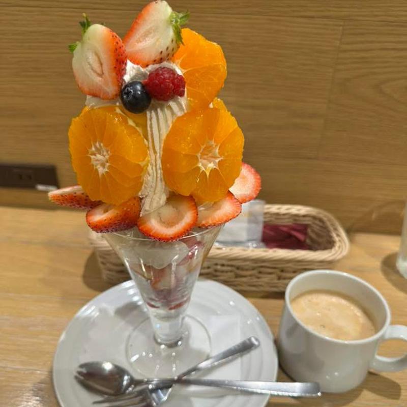 いちごとみかんのパフェ(果実園 リーベル 東急吉祥寺店)