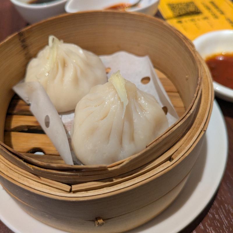 スープ入り小籠包（２個）(酒茶房如意 )