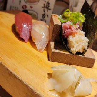 プレミアム貝だしラーメン大盛り＋赤酢にぎり鮨3貫(鮨とラーメン うおがしや)